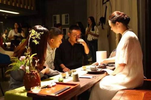 前天去了青山湖区高档油压保健商务会所,服务经验丰富超给力